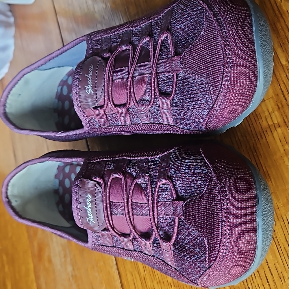 SkechersWoman's 9.5 Shoes